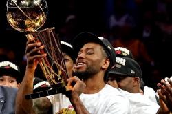 开云体育入口-关于伦纳德率猛龙奋力反击，势不可挡的信息