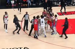 开云下载-场面火爆！NBA观众席沸腾不已