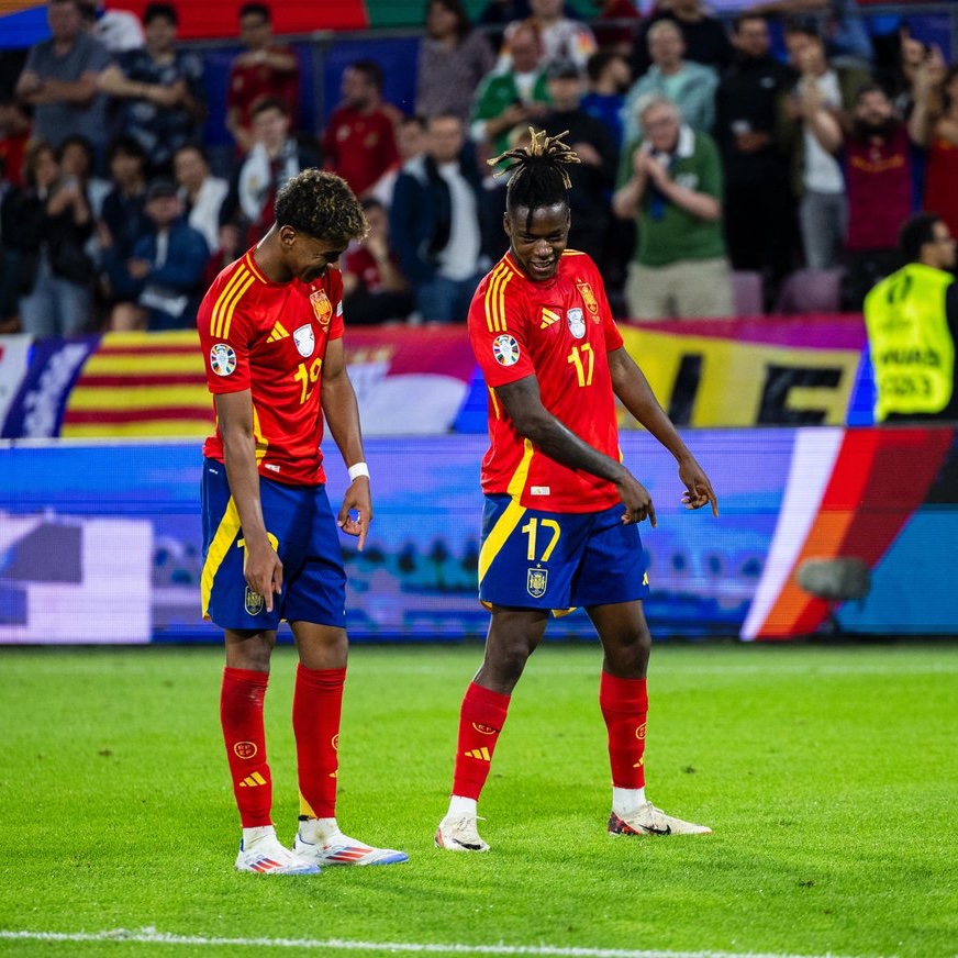 关于格鲁吉亚队意外晋级欧锦赛,球迷为之喝彩的信息 关于格鲁吉亚队意外晋级欧锦赛,球迷为之喝彩的信息