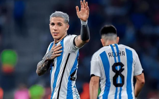 阿根廷铁腰登场，帮助美国球队夺取胜利！的简单介绍