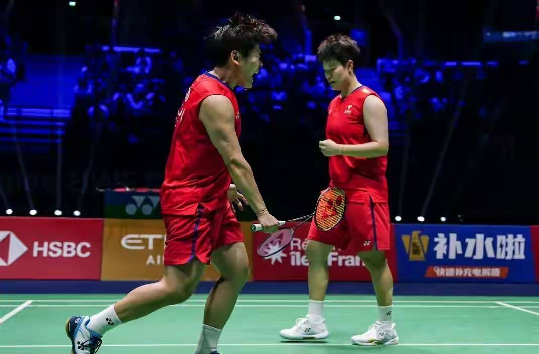 关于中国羽毛球队力克马来西亚羽毛球队，马琳完成帽子戏法的信息