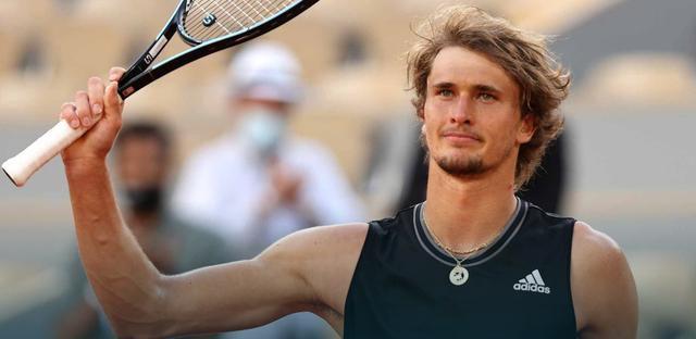 包含欧洲网球队横扫德国网球队，西西帕斯关键制胜的词条