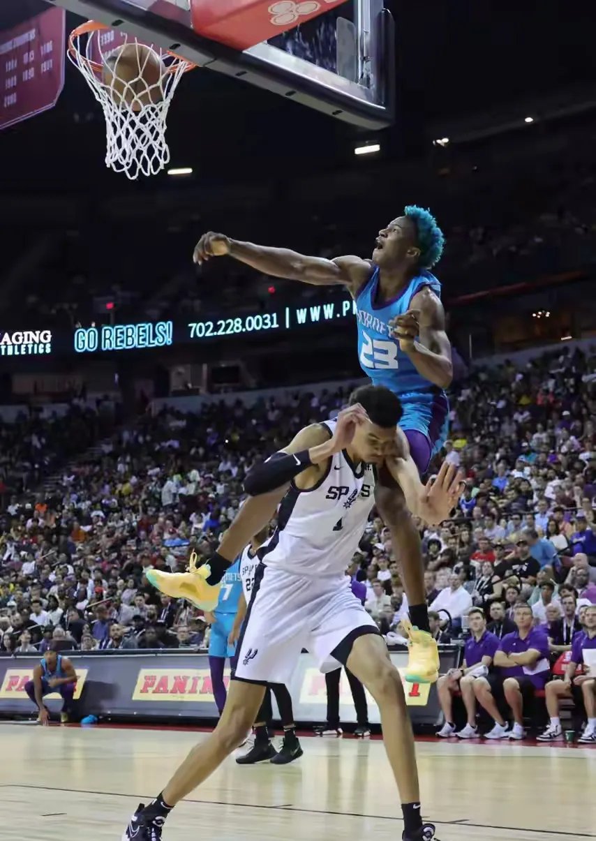 场面火爆!NBA观众席沸腾不已 场面火爆!NBA观众席沸腾不已